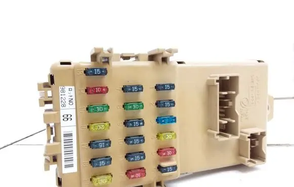Subaru Legacy Fuse module 981228