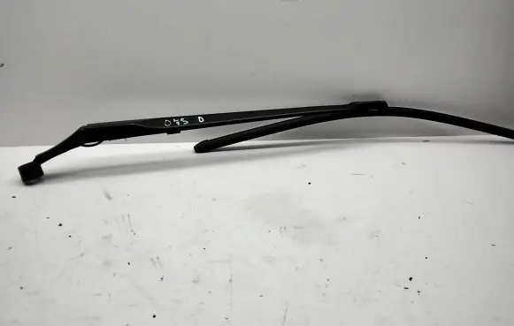 Toyota Avensis T270 Front wiper blade arm 3392126101