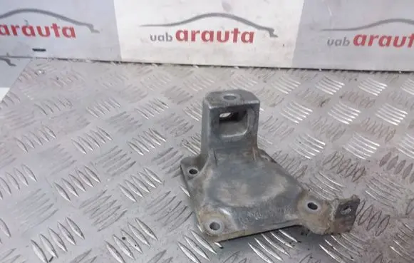 BMW 5 E39 Engine mounting bracket 6751226