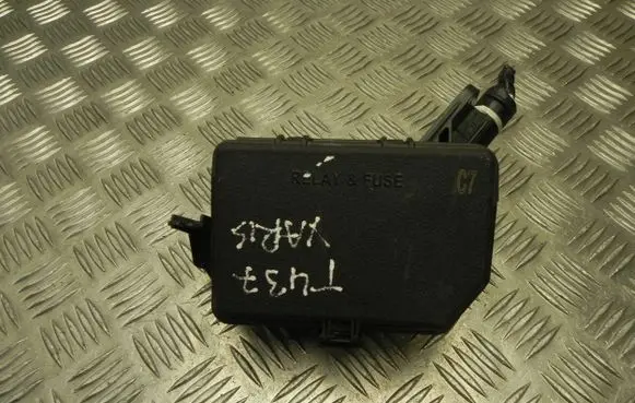 Toyota Yaris Fuse box set 826620DA70 G4245