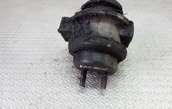 Nissan Patrol Y61 Engine mount bracket