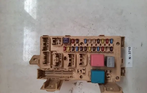 Toyota Corolla Verso AR10 Fuse box set 892210F020