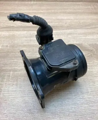 Volkswagen PASSAT B5 Mass air flow meter 058133471 AFH6010B Used