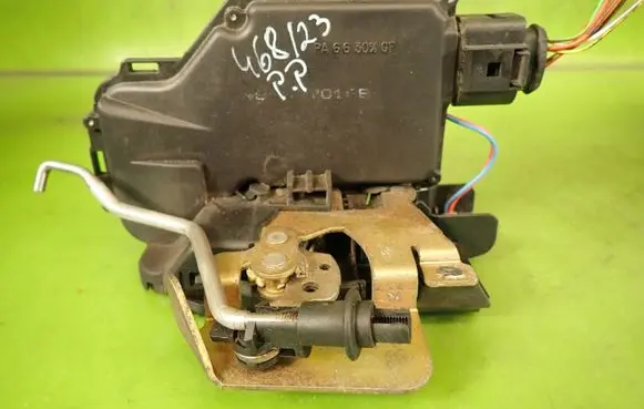 Audi A6 S6 C5 4B Front door lock
