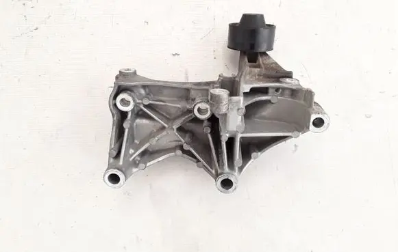 Renault Trafic III (X82) Generator/alternator bracket 117105124R
