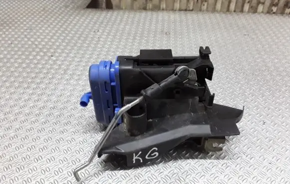Audi A4 S4 B5 8D Rear door lock 3D0839015A