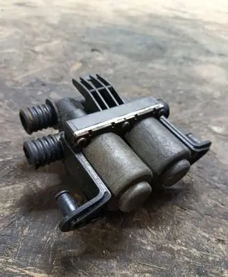 BMW 7 E65 E66 Coolant heater control valve 6908294 020814 60835