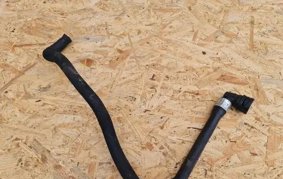 Volvo V70 Engine coolant pipe/hose 9475846 138510301