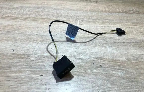 BMW 3 E90 E91 AUX in-socket connector 6040237