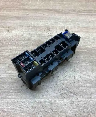 Nissan Almera Tino Fuse module 71545078 24381AU000