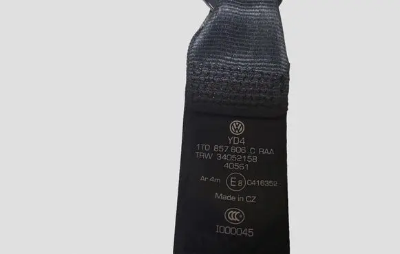 Volkswagen Touran I Rear seatbelt 1T0857806C 34052158
