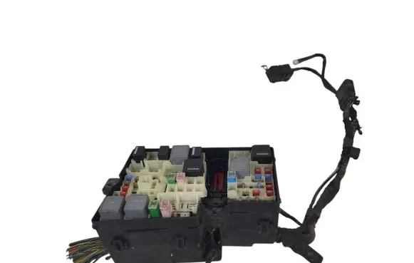 Volvo V40 Fuse module AV6T14A142AA