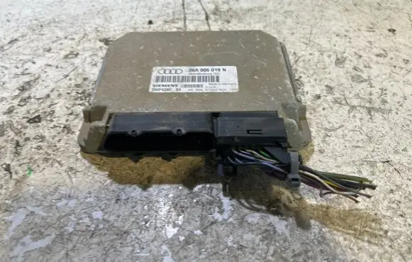 Audi A3 S3 8L Engine control unit/module 06A906019N 5WP439204