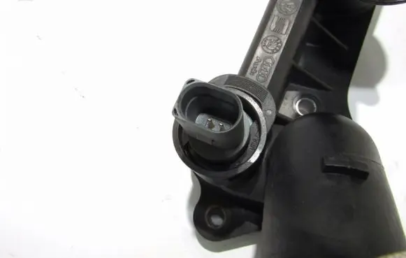 Volkswagen Polo I 86 Thermostat housing 03C121111B