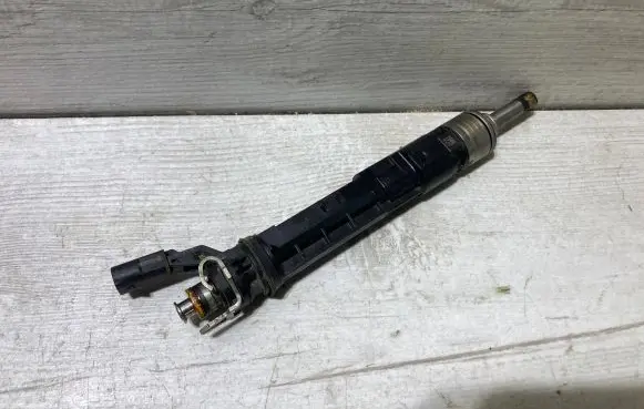Renault Megane IV Fuel injector 166002932r