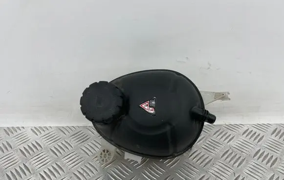 Mercedes-Benz C W205 Coolant expansion tank/reservoir A0005840807