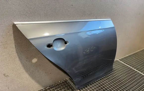 Volkswagen Jetta V Rear door 