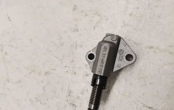 Porsche Macan (95B) Timing belt/chain tensioner 06K109467