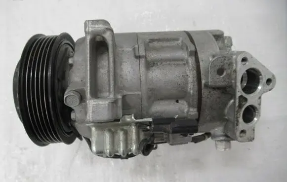 Nissan X-Trail T32 Air conditioning (A/C) compressor (pump) 926004MS1A
