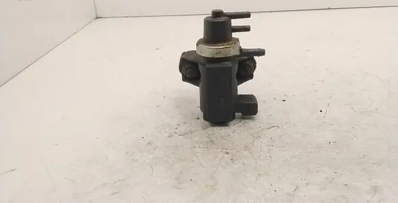 BMW 5 E39 Turbo solenoid valve 72190323 98T217 2246175