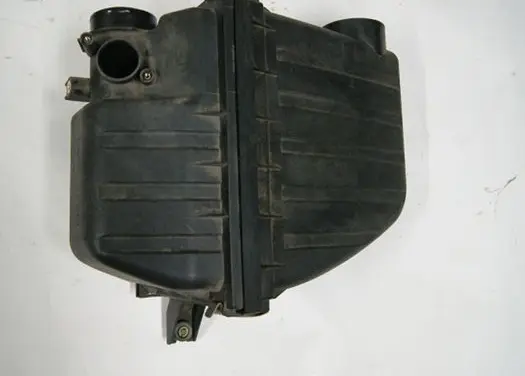 Suzuki Ignis Air filter box 2003R