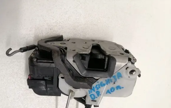 Opel Insignia A Front door lock 10G28 1355684