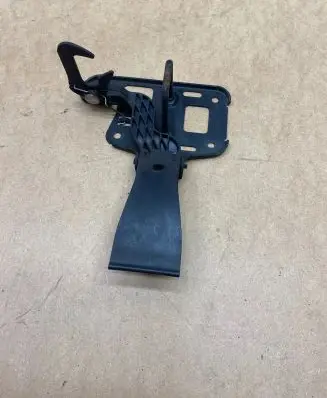 Audi A4 S4 B8 8K Engine bonnet/hood lock/latch loop/hook 8T0823480