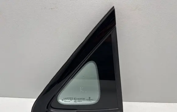 Chrysler Pacifica Front triangle window/glass 68370635AA 43R001229 E000218