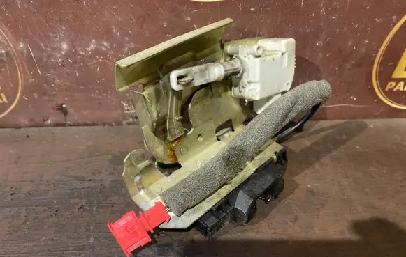 Tailgate/trunk/boot lock/catch/latch
