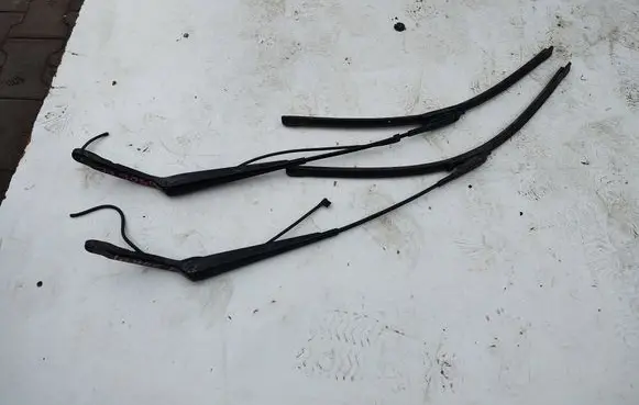 Mercedes-Benz Sprinter W906 Front wiper blade arm
