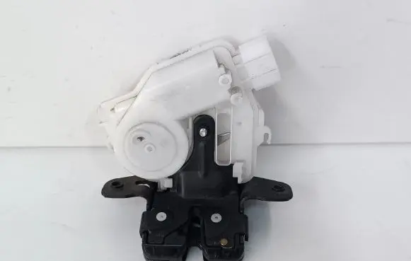 Toyota Prius c Tailgate/trunk/boot lock/catch/latch