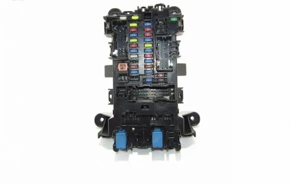 Suzuki Grand Vitara II Fuse module 1483