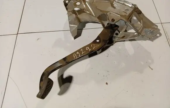 Opel Astra H Brake pedal 
