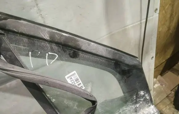 Citroen C8 Front door vent window glass four-door as2