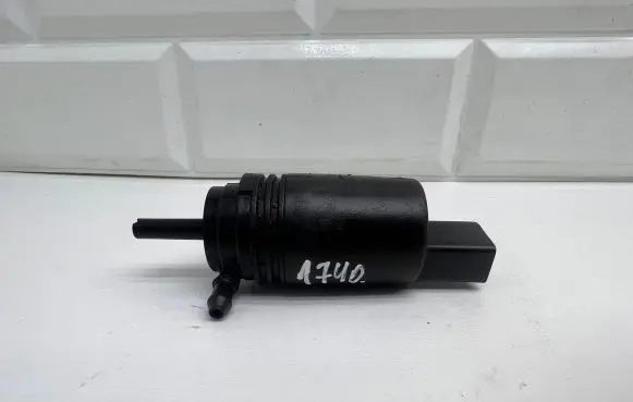 BMW 5 E60 E61 Windscreen/windshield washer pump 23557610 8377617