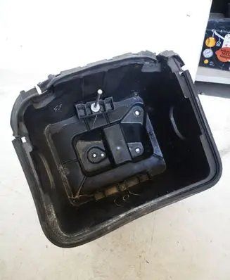 Ford Mustang VI Battery box tray FR3B10723