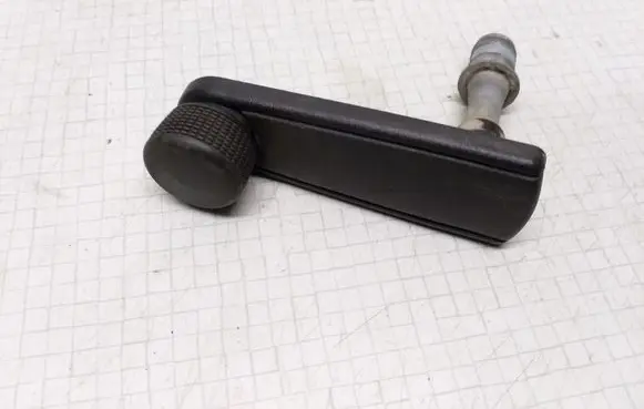 Volkswagen PASSAT B3 Rear door window winding handle 357837581
