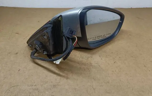 Volkswagen PASSAT B7 USA Front door electric wing mirror 561857502R E1012522 A045664