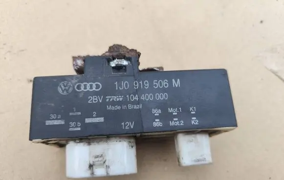 Coolant fan relay