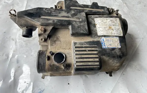 Toyota Land Cruiser (J120) Air filter box 1789330020