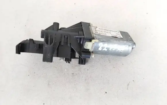 Mercedes-Benz C W203 Seat adjustment motor a2038202042 82141806-5