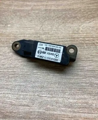 Mercedes-Benz C W203 Airbag deployment crash/impact sensor 0018204426