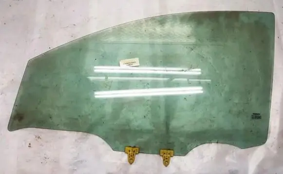 Nissan Note (E11) Front door window glass four-door