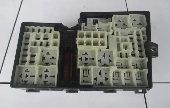 Ford C-MAX II Relay mounting block 