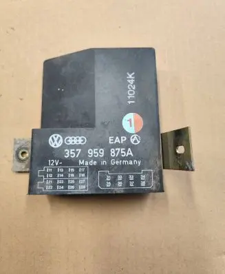 Volkswagen PASSAT B3 Door control unit/module 357959875A