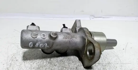 Audi A4 S4 B5 8D Master brake cylinder