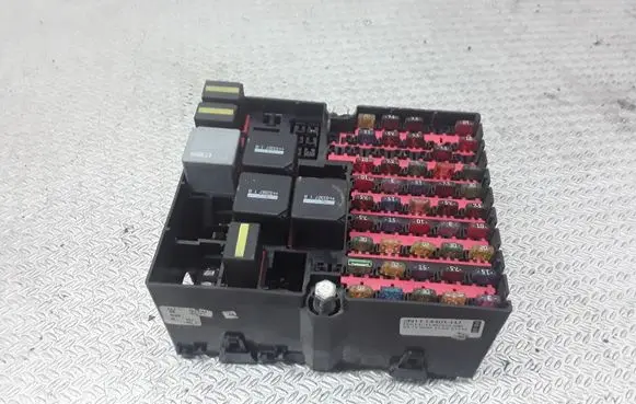 Ford Fusion Fuse module 2N1T14401HJ