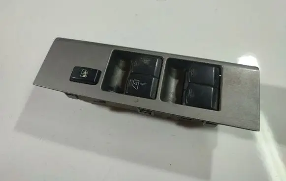 Nissan Pathfinder R51 Electric window control switch
