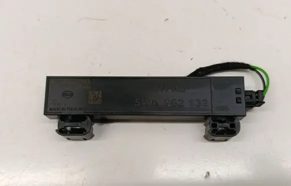 Volkswagen Golf VIII Keyless system antenna 5WA962132