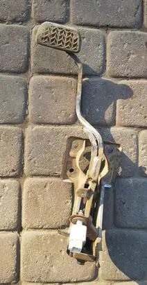 Toyota Hilux (AN10, AN20, AN30) Brake pedal